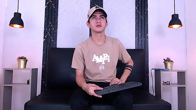 Feiccer Castquer online show from 05-09-26, 11:13