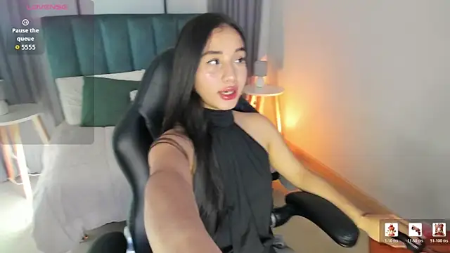 Snapshot of megann_blaze chatting on 06-05-26, 05:07 megann blaze online show from 06-05-26, 05:07