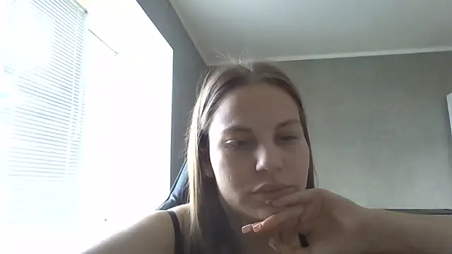 Linsyy ee  online show from 06-17-26, 12:04