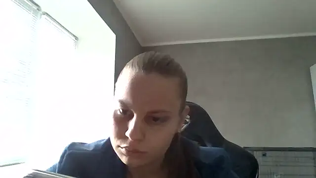  Linsyy ee  online show from 05-01-26, 01:49