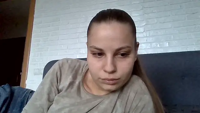  Linsyy ee  online show from 06-04-26, 04:11