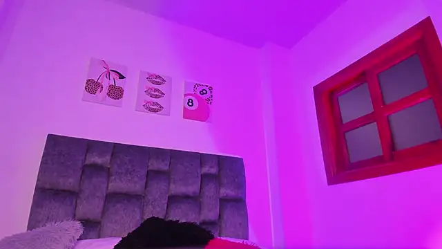 Snapshot of MaxPower003 chatting on 06-11-26, 12:23 MaxPower003 online show from 06-11-26, 12:23
