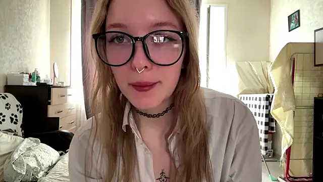 Snapshot of Elinthegreat chatting on 05-11-26, 01:12 Elinthegreat online show from 05-11-26, 01:12