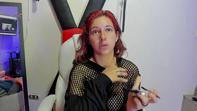 Escarleth 69 online show from 05-05-26, 08:12
