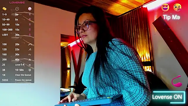 Snapshot of Valeri_bj chatting on 06-13-26, 04:05 Valeri bj online show from 06-13-26, 04:05