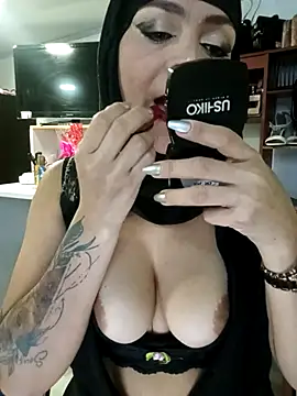 nadia  abaud online show from 10-26-25, 02:01