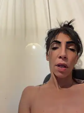 Yasmiinee online show from 06-08-26, 01:28