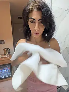 Yasmiinee online show from 06-26-26, 09:53