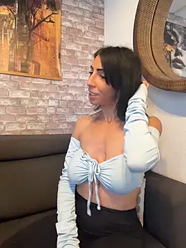 Yasmiinee online show from 05-17-26, 06:30