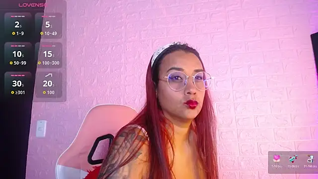 Snapshot of Scarlet1126 chatting on 05-29-26, 04:07 Scarlet1126 online show from 05-29-26, 04:07