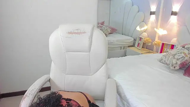roxy domnin online show from 06-17-26, 03:39