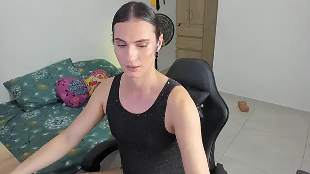  shantallskinny  online show from 06-11-26, 12:54