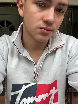 santiagoo madrid online show from 04-25-26, 04:48