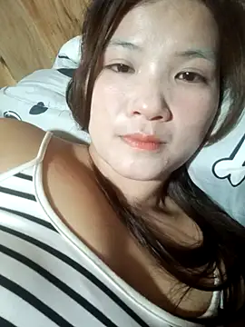 Snapshot of Cum200w chatting on 04-28-26, 02:43 Cum200w online show from 04-28-26, 02:43