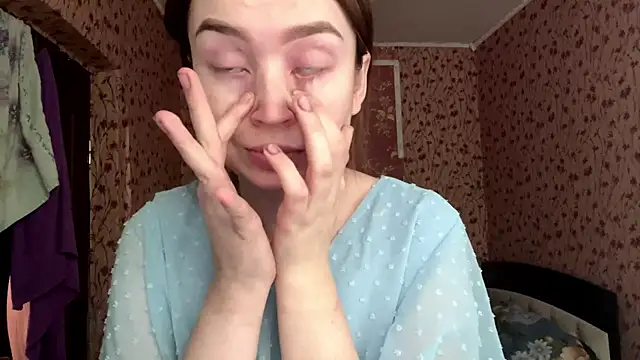 Chloooee online show from 05-14-26, 02:47