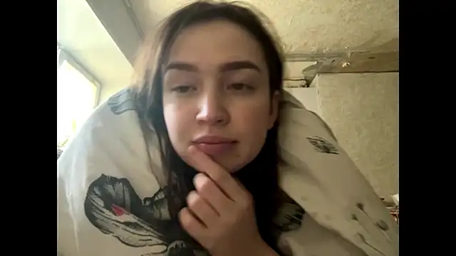 Chloooee online show from 05-09-26, 06:06