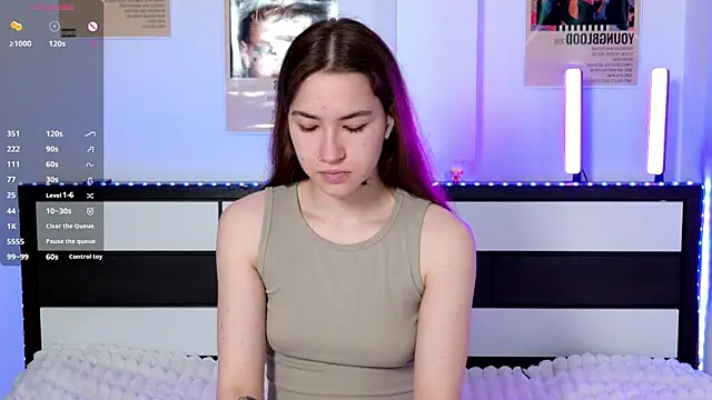 EvaAndLuna online show from 05-18-26, 01:06