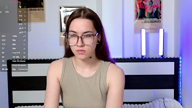 EvaAndLuna online show from 05-09-26, 02:37
