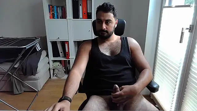 Snapshot of Voyagercam chatting on 07-19-26, 12:46 Voyagercam online show from 07-19-26, 12:46