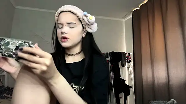 LouisePavlides online show from 05-10-26, 02:08