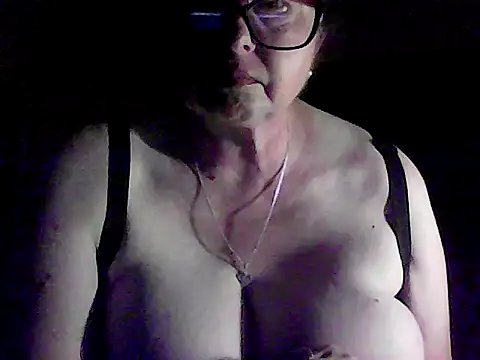 Sexyhoneybee1 online show from 04-26-26, 06:32