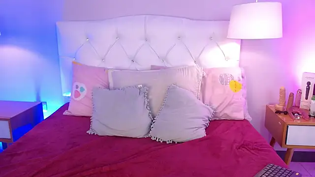 Julietta 33 online show from 06-19-26, 03:34