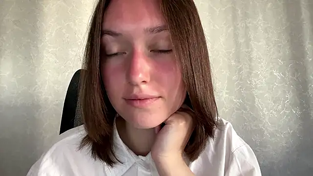 LisaSunrise online show from 05-02-26, 01:33