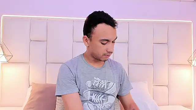 AndresSolorzano1 online show from 05-02-26, 11:26