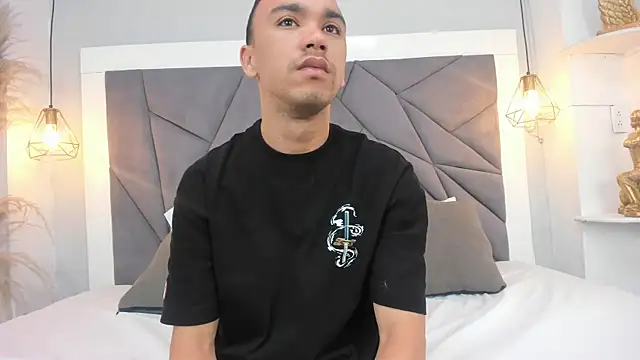 AndresSolorzano1 online show from 06-03-26, 05:50