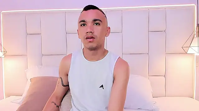 AndresSolorzano1 online show from 05-07-26, 11:35