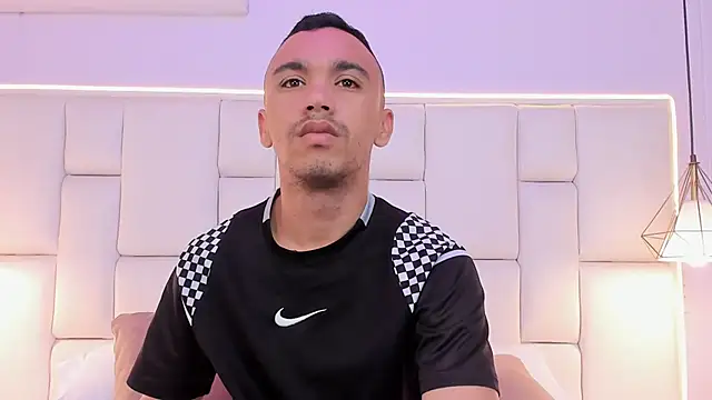 AndresSolorzano1 online show from 05-13-26, 11:39