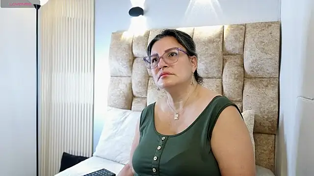 Snapshot of Carolina_crus_ chatting on 06-13-26, 11:19 Carolina crus online show from 06-13-26, 11:19