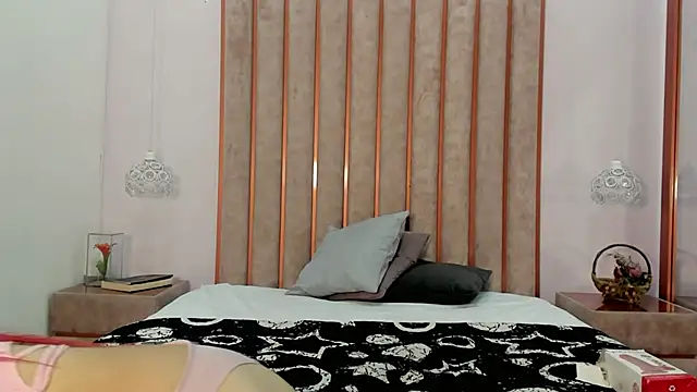 Snapshot of Lucie_Red chatting on 05-28-26, 07:53 Lucie Red online show from 05-28-26, 07:53