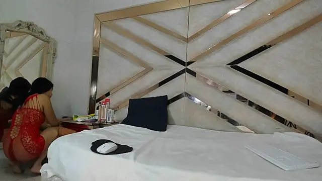 Snapshot of AuroraHoney32 chatting on 05-19-26, 11:56 AuroraHoney32 online show from 05-19-26, 11:56