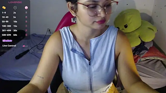 Lily     online show from 05-17-26, 09:37