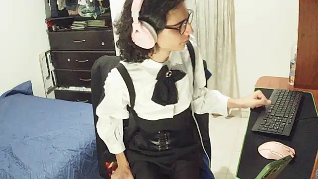 hxxyro1 online show from 04-30-26, 03:35