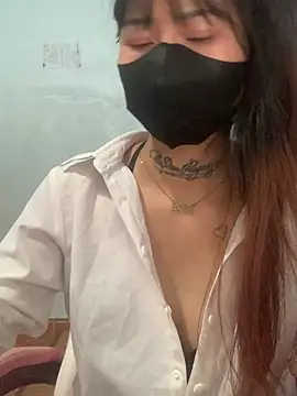 Lilyy18 online show from 05-04-26, 02:26