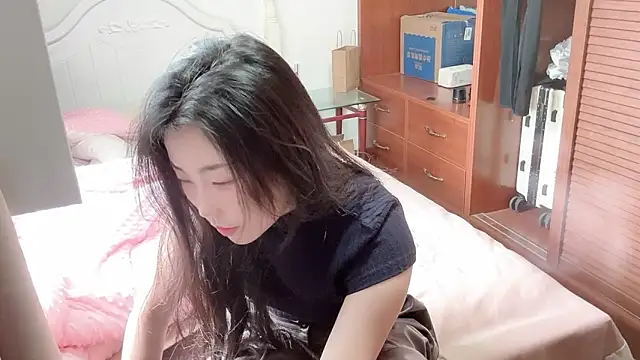 Snapshot of XIAOnaimao-001 chatting on 05-06-26, 06:17 XIAOnaimao-001 online show from 05-06-26, 06:17