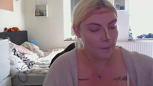 Snapshot of josi-420 chatting on 06-19-26, 10:10 josi-420 online show from 06-19-26, 10:10