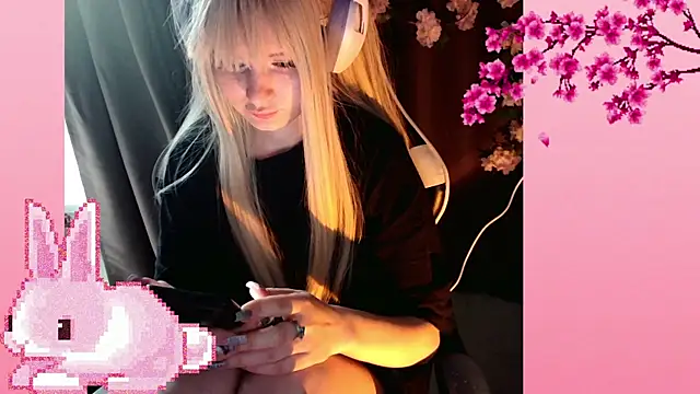 Snapshot of AmmiRinn chatting on 06-13-26, 01:53 AmmiRinn online show from 06-13-26, 01:53
