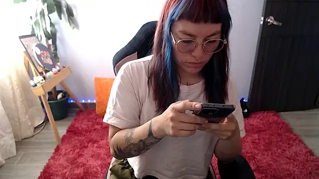 Snapshot of Nyxie8 chatting on 05-18-26, 02:11 Nyxie8 online show from 05-18-26, 02:11