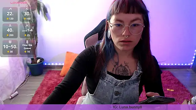Snapshot of Nyxie8 chatting on 05-25-26, 08:07 Nyxie8 online show from 05-25-26, 08:07