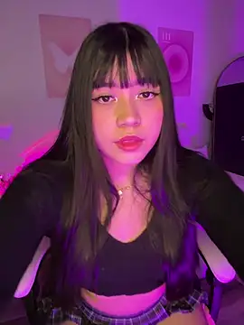 Snapshot of iEmily_ chatting on 05-17-26, 01:27 iEmily online show from 05-17-26, 01:27