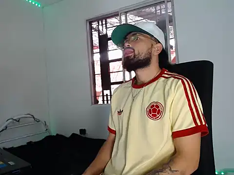 camilorestrepo77 online show from 05-26-26, 02:26