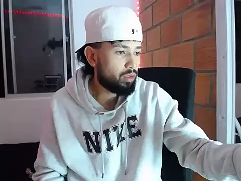 camilorestrepo77 online show from 05-28-26, 03:47