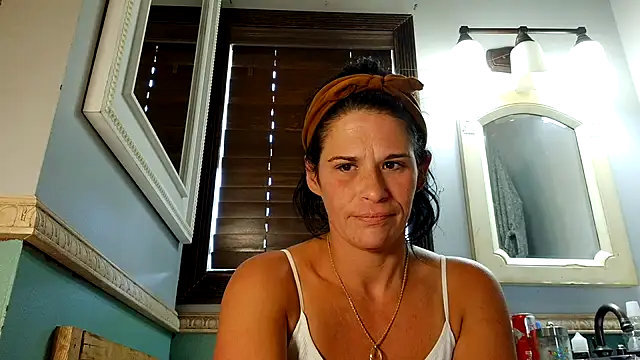 Snapshot of Vanessa_Valentine chatting on 05-18-26, 03:06 Vanessa Valentine online show from 05-18-26, 03:06