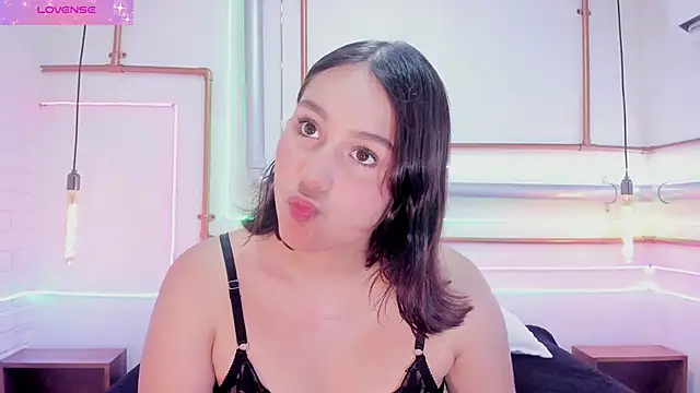 AmelieCooper online show from 05-18-26, 03:50