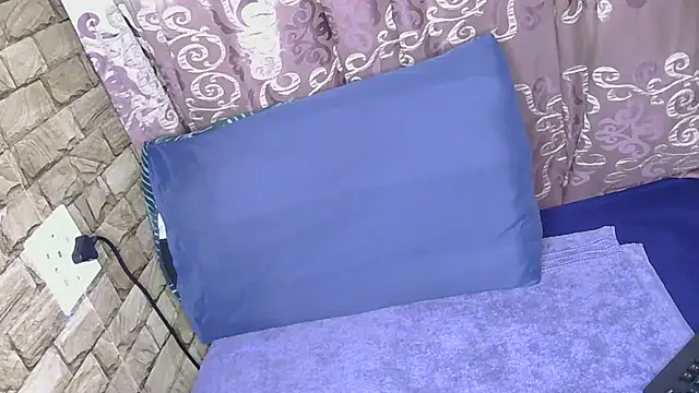 Sweethoneyglow online show from 05-18-26, 07:24