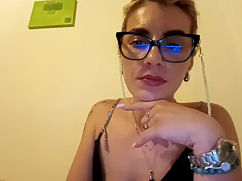Snapshot of Goddess-Anne chatting on 06-09-26, 08:54 Goddess-Anne online show from 06-09-26, 08:54