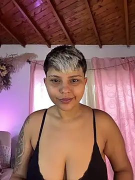 Snapshot of A_CURVY_HOT chatting on 05-11-26, 01:45 A CURVY HOT online show from 05-11-26, 01:45